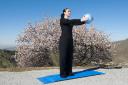 Ejercicio 3: Standing arms: Low to the things