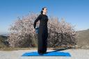 Ejercicio 8: Standing arms: Behind the back