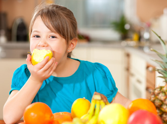 Trucos para que los niños tomen fruta