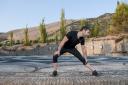 Ejercicio 10: Estiramiento lateral con pierna izquierda estirada