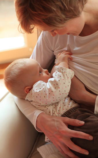 Recomendaciones sobre las posturas para dar el pecho al bebé