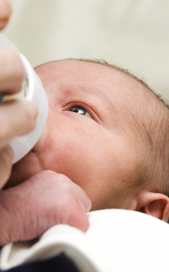 La leche materna requiere unos cuidados especiales que todas las madres deben saber