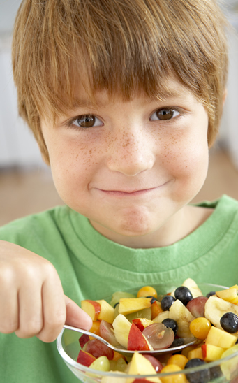 Conseguir que los niños coman fruta