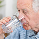 Necesidades de agua y líquidos en los ancianos