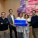 140 empleados de Lactalis Puleva construyen una instalación artística en el hospital oncológico de Córdoba