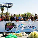 Personal de Lactalis Puleva recoge basuraleza en la Vega de Granada con motivo del Día Mundial de la Limpieza