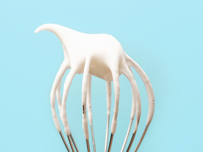 Nata batida o crema en batidor