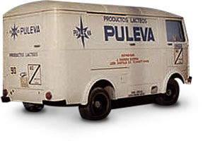 Vehículo vintage de reparto Puleva - historia de la distribución de leche